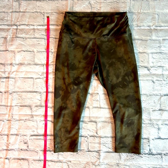 NoBull size M capris dark army green and black pattern - Picture 2 of 5